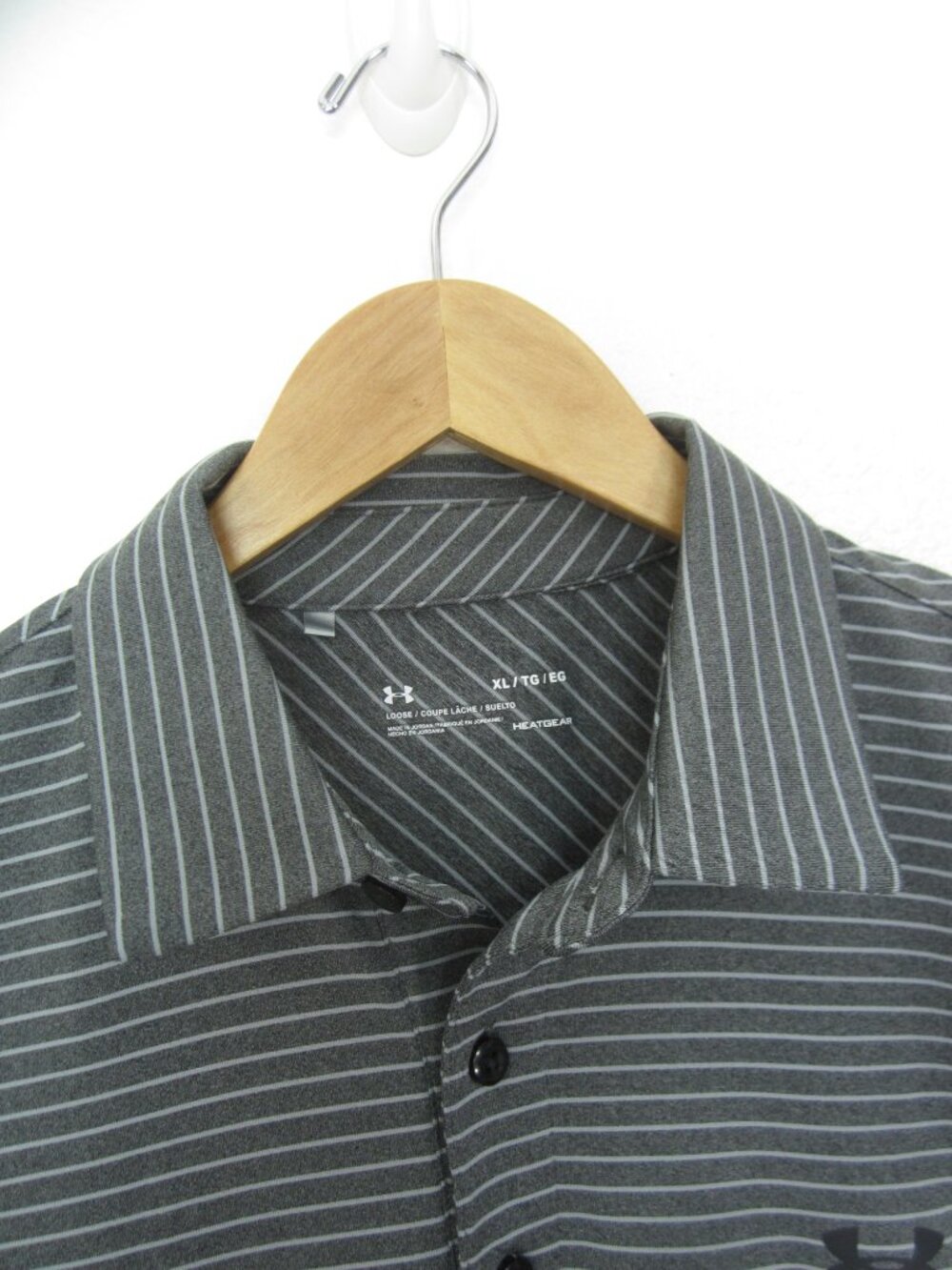 Under Armour Men's Size XL Loose Fit Gray Stripe Polo Shirt HeatGear EUC
